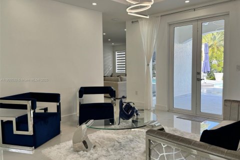 House in Miami Lakes, Florida 5 bedrooms, 325.53 sq.m. № 1952781 - photo 5