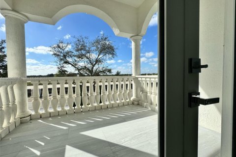 House in Miami Lakes, Florida 5 bedrooms, 325.53 sq.m. № 1952781 - photo 8