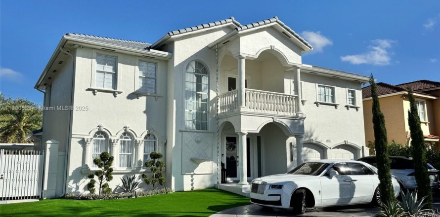 House in Miami Lakes, Florida 5 bedrooms, 325.53 sq.m. № 1952781