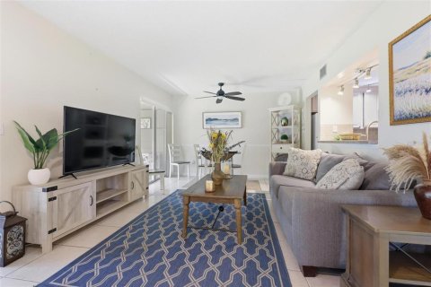 Copropriété à vendre à Deltona, Floride: 2 chambres, 83.33 m2 № 2099283 - photo 6