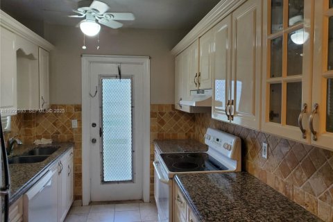 Copropriété à louer à Hallandale Beach, Floride: 2 chambres, 87.33 m2 № 1977145 - photo 2