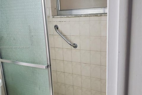 Copropriété à louer à Hallandale Beach, Floride: 2 chambres, 87.33 m2 № 1977145 - photo 8