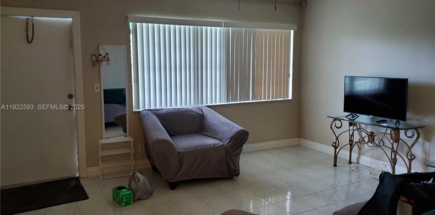 Condo à Hallandale Beach, Floride, 2 chambres  № 1977145