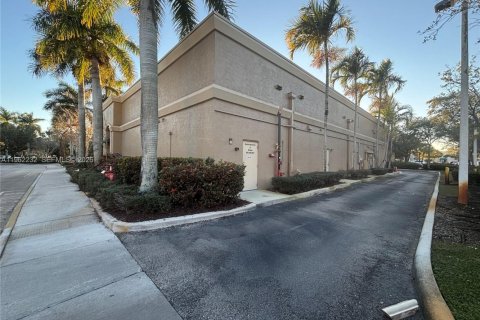 Купить коммерческую недвижимость в Уэстон, Флорида № 2024857 - фото 3