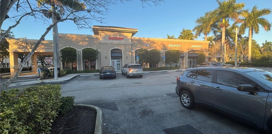 Коммерческая недвижимость в Уэстон, Флорида № 2024857