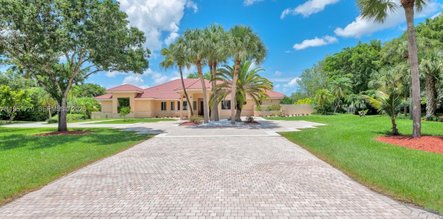 Villa ou maison à Weston, Floride 7 chambres, 389.35 m2 № 2009486