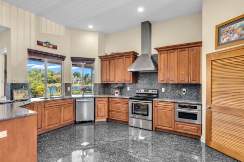 Villa ou maison à vendre à Weston, Floride: 7 chambres, 389.35 m2 № 2009486 - photo 19