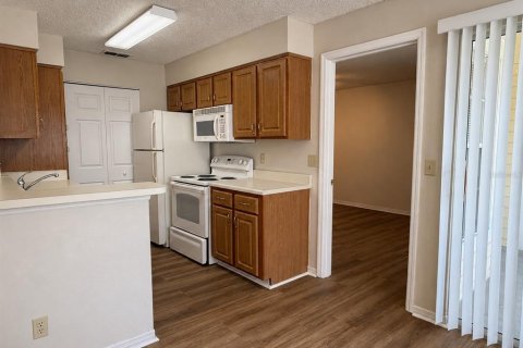 Condo in Orlando, Florida, 2 bedrooms № 2217554 - photo 7