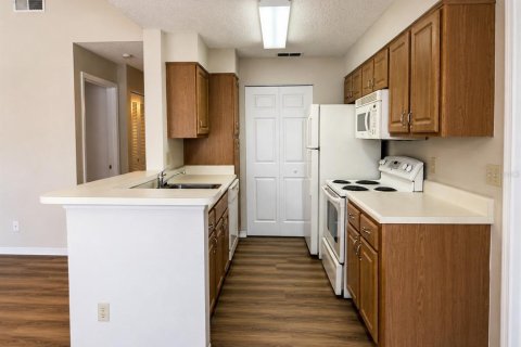 Condo in Orlando, Florida, 2 bedrooms № 2217554 - photo 6