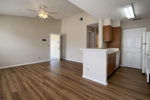 Condo in Orlando, Florida, 2 bedrooms № 2217554 - photo 5