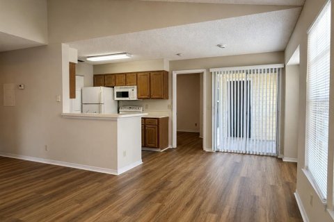 Condo in Orlando, Florida, 2 bedrooms № 2217554 - photo 3
