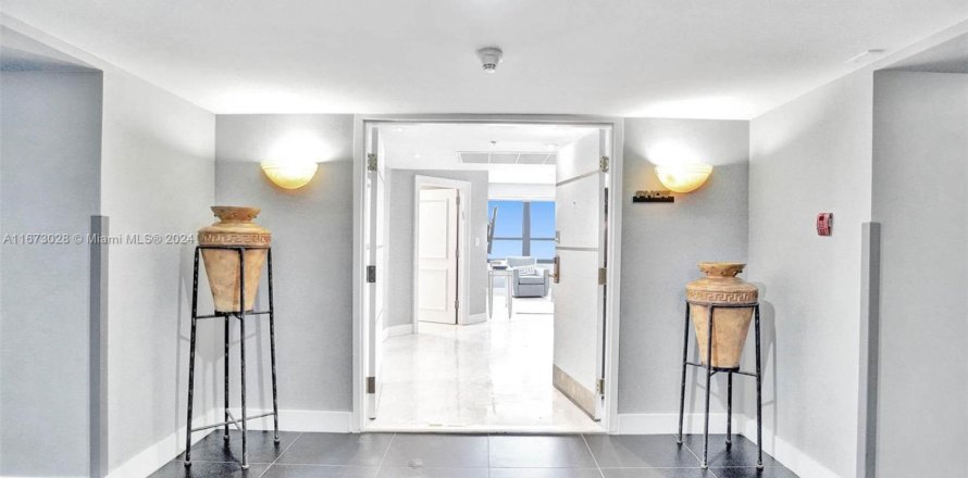 Condominio en Miami Beach, Florida, 3 dormitorios № 1937677