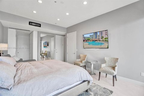 Condo in Miami Beach, Florida, 3 bedrooms  № 1937677 - photo 17