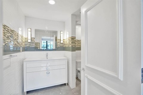 Condominio en venta en Miami Beach, Florida, 3 dormitorios, 141.21 m2 № 1937677 - foto 27