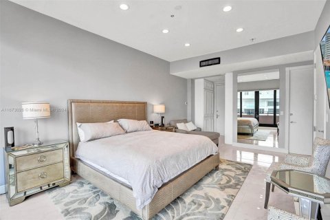Condo in Miami Beach, Florida, 3 bedrooms  № 1937677 - photo 16