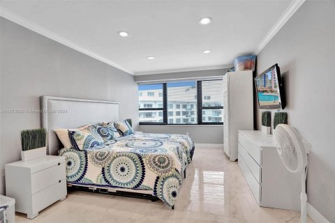 Condominio en venta en Miami Beach, Florida, 3 dormitorios, 141.21 m2 № 1937677 - foto 22