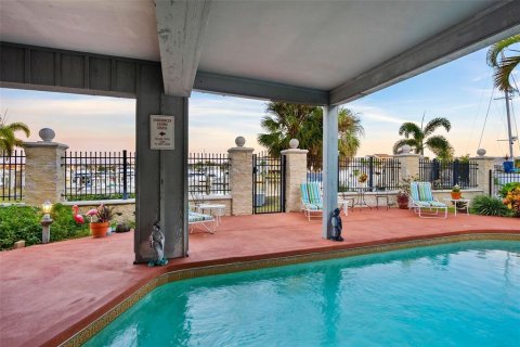 Casa en venta en Tierra Verde, Florida, 3 dormitorios, 214.51 m2 № 813729 - foto 6