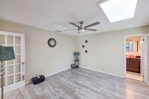 Propiedad comercial en venta en Palm Coast, Florida, 187.11 m2 № 2167041 - foto 23