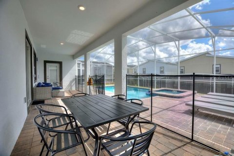 House in Davenport, Florida 7 bedrooms, 357.67 sq.m. № 1568682 - photo 21