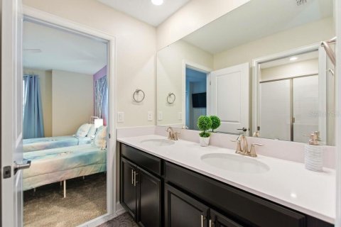 House in Davenport, Florida 7 bedrooms, 357.67 sq.m. № 1568682 - photo 8