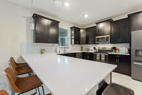 House in Davenport, Florida 7 bedrooms, 357.67 sq.m. № 1568682 - photo 3