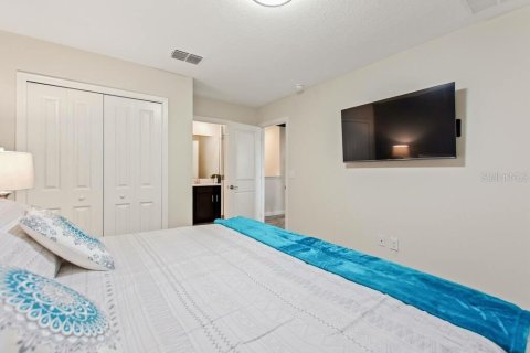 House in Davenport, Florida 7 bedrooms, 357.67 sq.m. № 1568682 - photo 14
