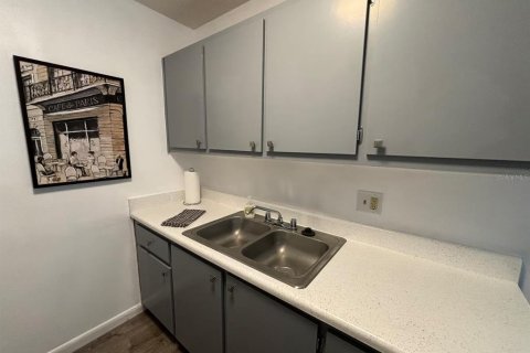 Condo in Gainesville, Florida, 1 bedroom  № 2229763 - photo 11