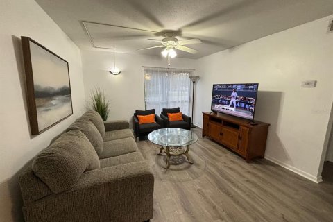 Condo in Gainesville, Florida, 1 bedroom  № 2229763 - photo 3