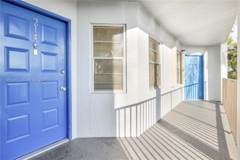 Copropriété à vendre à Pembroke Pines, Floride: 2 chambres, 102.75 m2 № 2153166 - photo 2