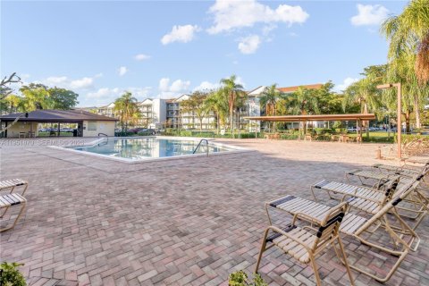 Copropriété à vendre à Pembroke Pines, Floride: 2 chambres, 102.75 m2 № 2153166 - photo 13