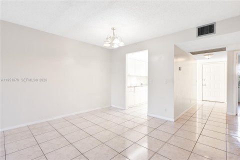 Copropriété à vendre à Pembroke Pines, Floride: 2 chambres, 102.75 m2 № 2153166 - photo 20