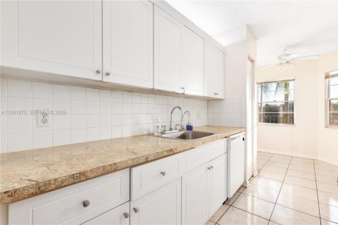 Copropriété à vendre à Pembroke Pines, Floride: 2 chambres, 102.75 m2 № 2153166 - photo 5