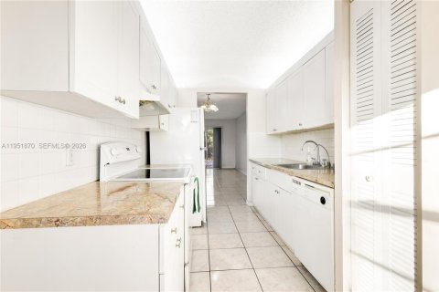 Copropriété à vendre à Pembroke Pines, Floride: 2 chambres, 102.75 m2 № 2153166 - photo 7