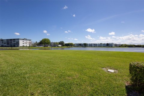 Condo in Boca Raton, Florida, 2 bedrooms  № 2068550 - photo 25
