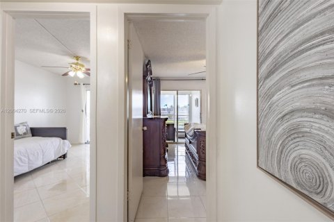 Condo in Boca Raton, Florida, 2 bedrooms  № 2068550 - photo 13