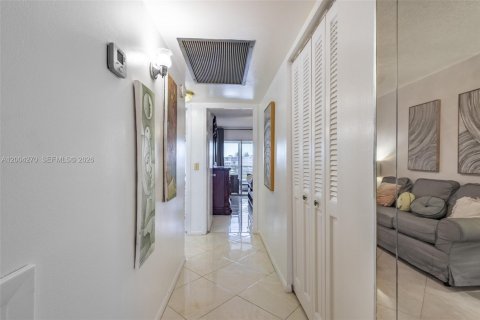 Condo in Boca Raton, Florida, 2 bedrooms  № 2068550 - photo 12