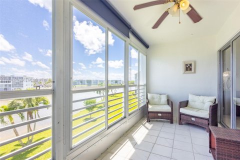 Condo in Boca Raton, Florida, 2 bedrooms  № 2068550 - photo 2