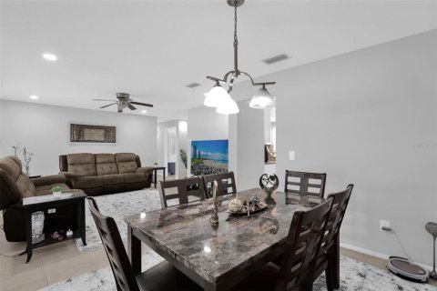 House in Casselberry, Florida 3 bedrooms, 119.66 sq.m. № 2408723 - photo 8