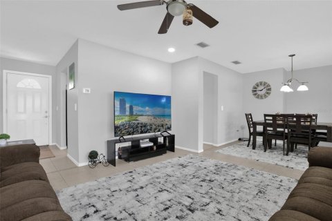 House in Casselberry, Florida 3 bedrooms, 119.66 sq.m. № 2408723 - photo 6