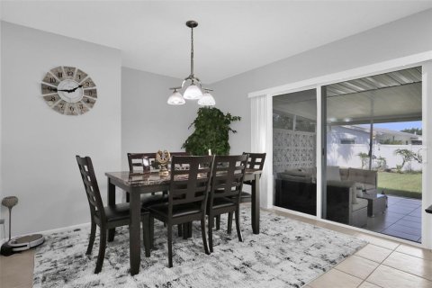 House in Casselberry, Florida 3 bedrooms, 119.66 sq.m. № 2408723 - photo 5