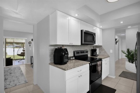 House in Casselberry, Florida 3 bedrooms, 119.66 sq.m. № 2408723 - photo 11