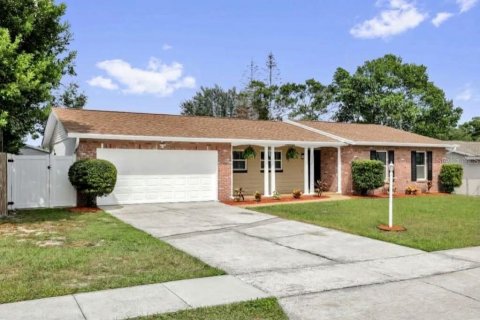House in Casselberry, Florida 3 bedrooms, 119.66 sq.m. № 2408723 - photo 2
