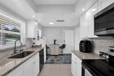 House in Casselberry, Florida 3 bedrooms, 119.66 sq.m. № 2408723 - photo 10
