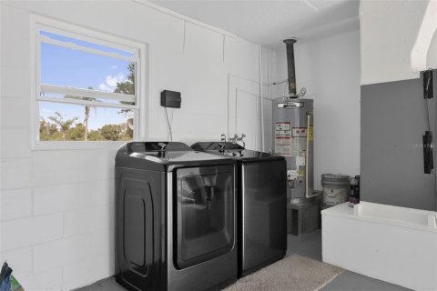 House in Casselberry, Florida 3 bedrooms, 119.66 sq.m. № 2408723 - photo 25