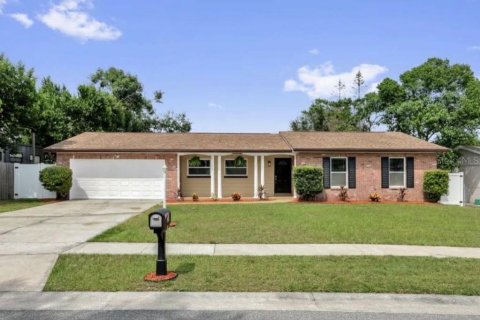 House in Casselberry, Florida 3 bedrooms, 119.66 sq.m. № 2408723