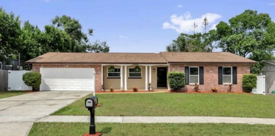 House in Casselberry, Florida 3 bedrooms, 119.66 sq.m. № 2408723