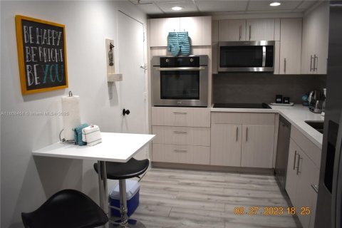 Condominio en venta en Hollywood, Florida, 1 dormitorio, 81.2 m2 № 1745701 - foto 3