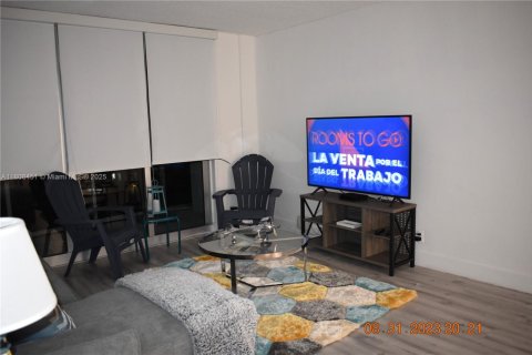 Condominio en venta en Hollywood, Florida, 1 dormitorio, 81.2 m2 № 1745701 - foto 11