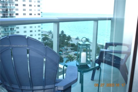 Condominio en venta en Hollywood, Florida, 1 dormitorio, 81.2 m2 № 1745701 - foto 2