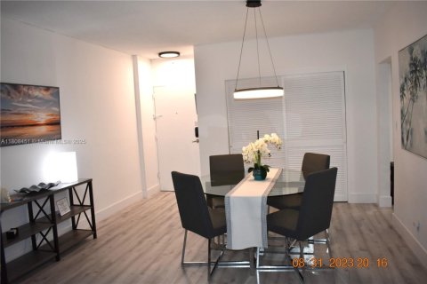 Condominio en venta en Hollywood, Florida, 1 dormitorio, 81.2 m2 № 1745701 - foto 13